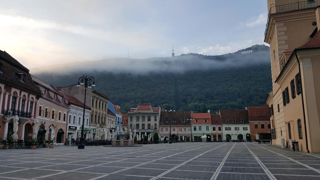 Studio Piata Sfatului - Brasov Exterior photo